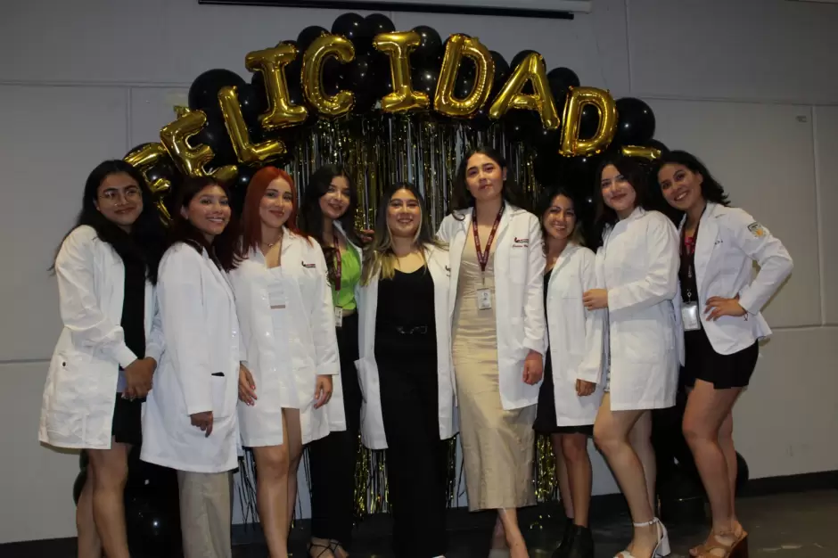 Se grad�an pasantes de medicina, enfermer�a, nutrici�n y odontolog�a