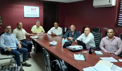 Reunión entre empresarios y funcionarios de la SICT