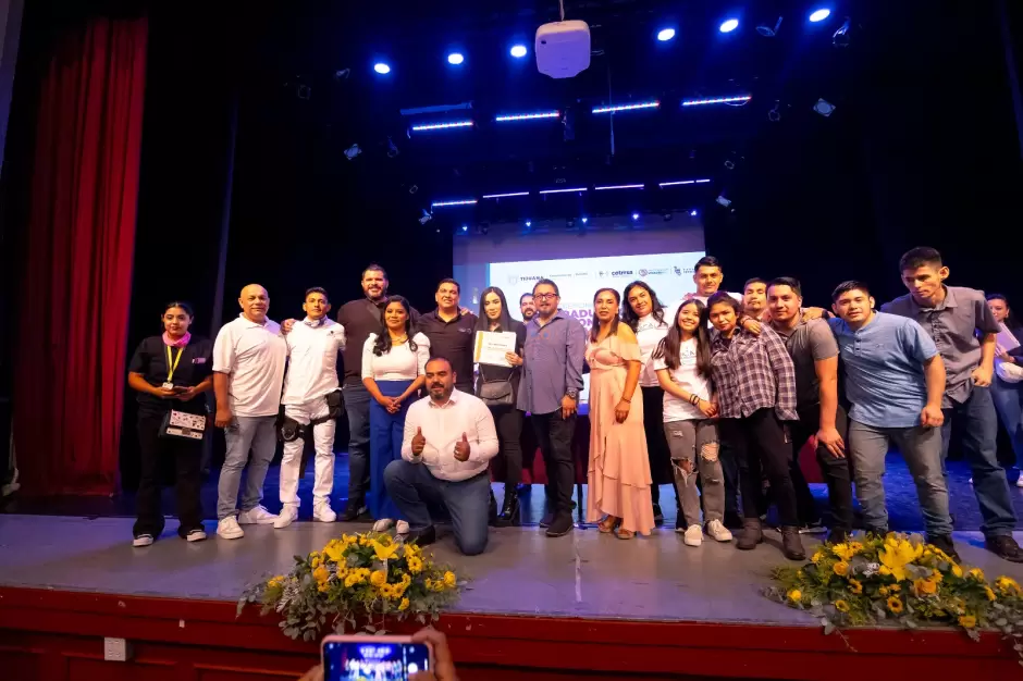 Monserrat Caballero reconoce a graduados de COTRRSA por liberarse de las adicciones