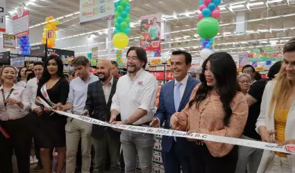 Casa Ley inaugur� su tienda S�per Ley Latinos.