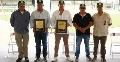 Entregan Gobierno de Ensenada y ECA LNG rehabilitaci�n del campo Rub�n S�nchez L