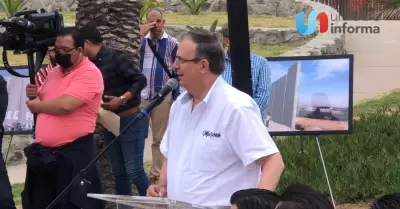 Instalan segmento del muro de Berl�n en Playas de Tijuana