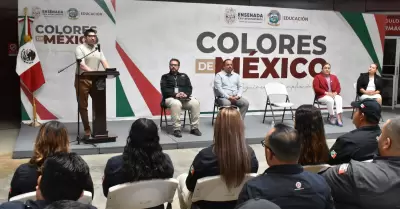 Ceremonia C�vica Colores de M�xico