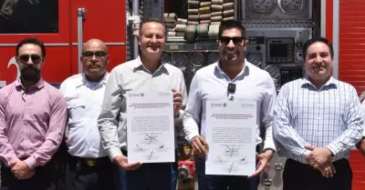 Firma con F�bricas Monterrey-Bomberos