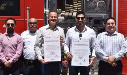 Firma con F�bricas Monterrey-Bomberos