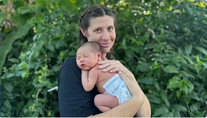 Dominique Miranda y su beb recin nacida