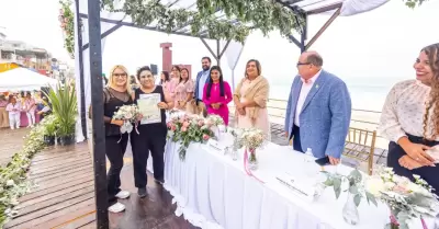 Matrimonio a más de 150 parejas frente al mar