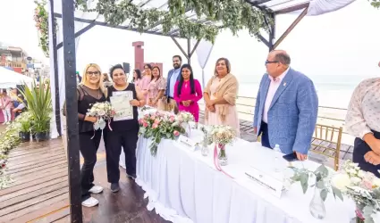 Matrimonio a más de 150 parejas frente al mar