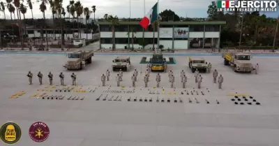 Ej�rcito apoya a pobladores de BCS.
