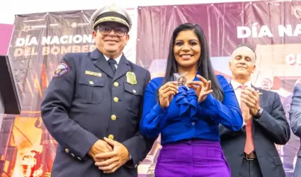 Reconoce alcaldesa a bomberos