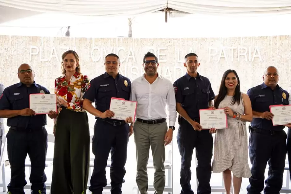 Graduaci�n de la Academia de Bomberos