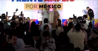 X�chitl G�lvez y Beatriz Paredes en el cuarto foro regional