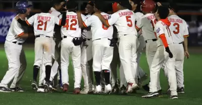 Naranjeros de Hermosillo avanzan en la b�squeda del bicampeonato en el Torneo In