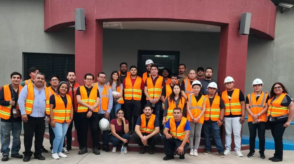 Visita de estudiantes de la Universidad Polit�cnica a la planta de agua potable