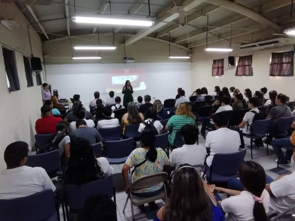 Reuni�n con madres y padres de familia de estudiantes
