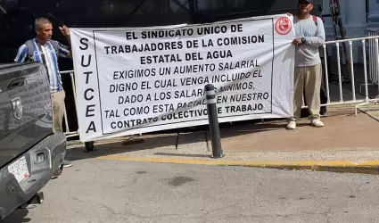 Manifestación del Sindicato Único de los Trabajadores de la Comisión Estatal del