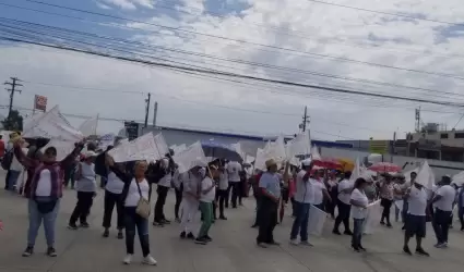 Manifestantes cierran garita de exportacin en Otay
