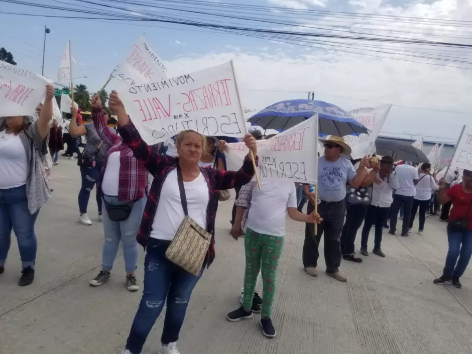Manifestantes cierran garita de exportaci�n en Otay