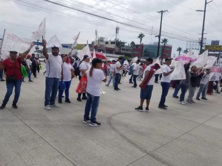 Manifestantes cierran garita de exportaci�n en Otay
