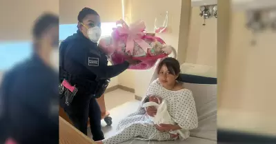 Reunin de oficial policiaco con madre