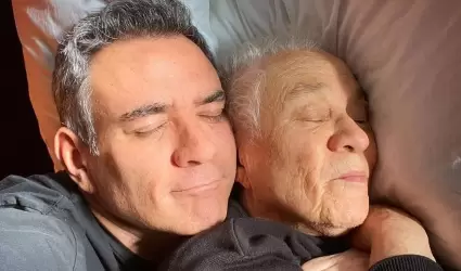 H�ctor Sandarti despide a su mam�.