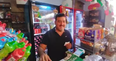 Ernesto Navarro G�mez, due�o de una cafeter�a ubicada en el campus Hermosillo de