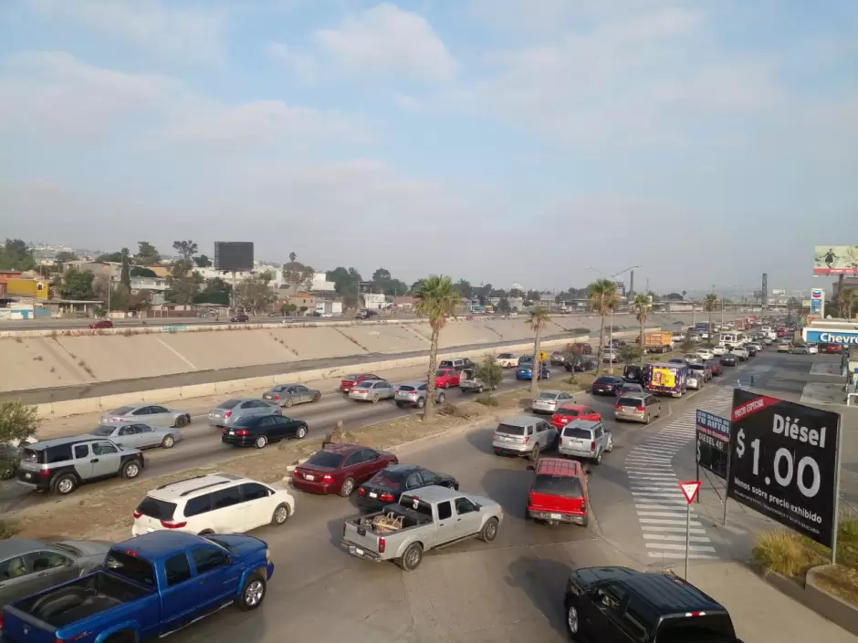 Caos vial por toda Tijuana tras fallas en el cruce de San Ysidro