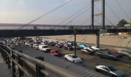 Caos vial por toda Tijuana tras fallas en el cruce de San Ysidro