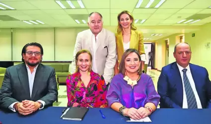 X�chitl G�lvez con columnistas de El Universal