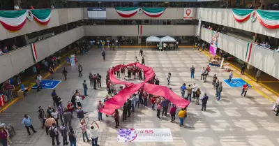 Lazo humano en conmemoraci�n del mes contra el Mieloma M�ltiple