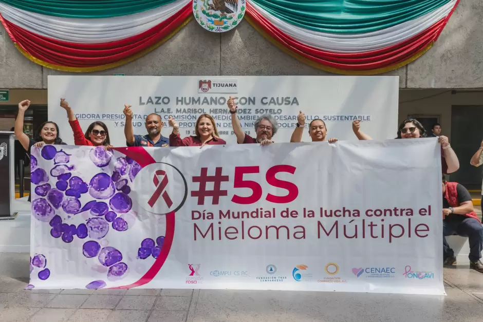Lazo humano en conmemoraci�n del mes contra el Mieloma M�ltiple