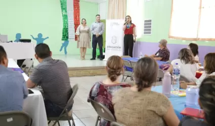 Taller "C�rculos de Lectura" en departamento de educaci�n primaria en Mexicali