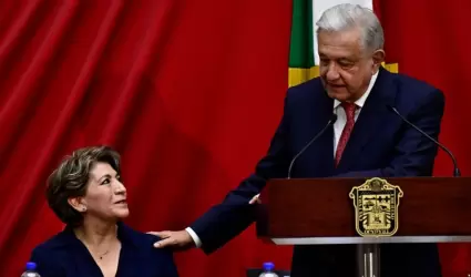Andrés Manuel López Obrador acudió a la toma de posesión de Delfina Gómez.