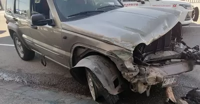 Choque de veh�culo contra una refaccionaria