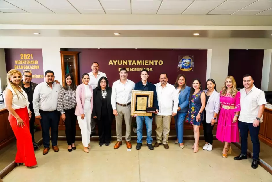 Nombramiento de Hu�sped Distinguido al cantante Lorenzo Negrete