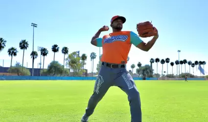 Entrenamientos de Naranjeros contin�an en Tucson