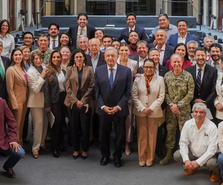 Trabajo conjunto con Andr�s Manuel L�pez Obrador por BC