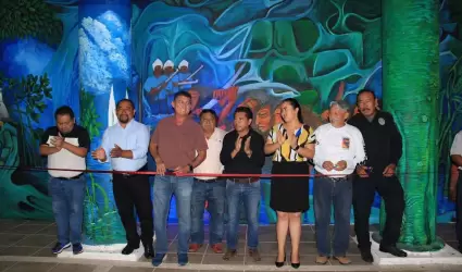 "Chepe" Contreras inauguran el majestuoso mural Bakhala