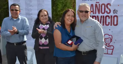 Reconocen a personal por a�os de servicio