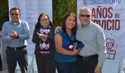 Reconocen a personal por a�os de servicio