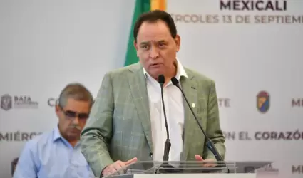 Secretario de Salud J. Adrián Medina Amarillas
