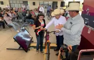 Gobernador entrega bicicletas a estudiantes en municipios de la sierra alta