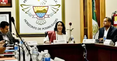 Entrega Araceli Brown en Sesi�n Solemne de Cabildo Informe Dos de Gobierno