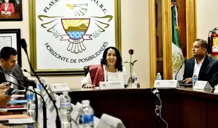 Entrega Araceli Brown en Sesi�n Solemne de Cabildo Informe Dos de Gobierno