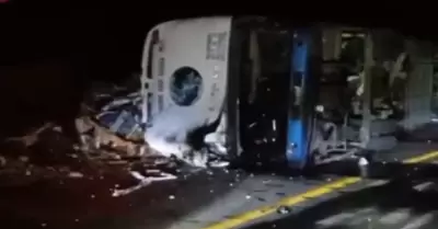 18 migrantes muertos en accidente de autobs en Oaxaca