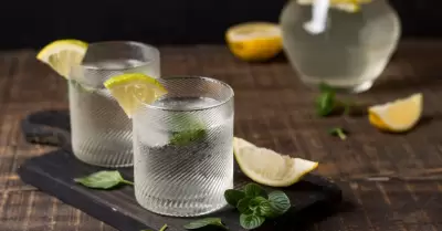 Vodka tonic.