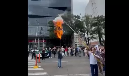Pi�ata AMLO