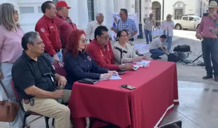 Integrantes del Frente Unido Ro Sonora se manifestaron frente al Palacio de Gob
