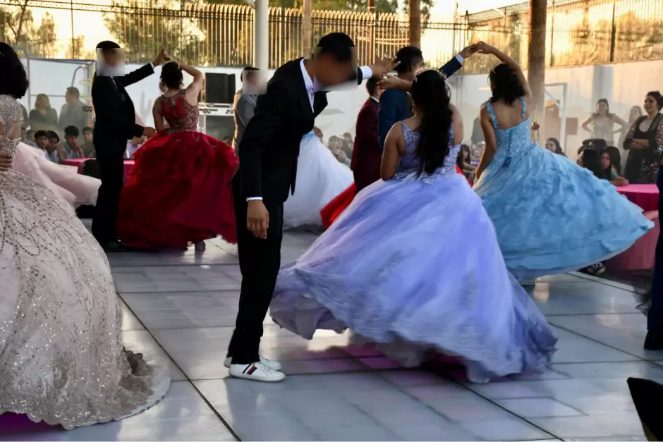 Festejan XV a�os a 10 adolescentes del albergue temporal de Mexicali