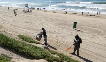 Recolectam toneladas de basura en playas